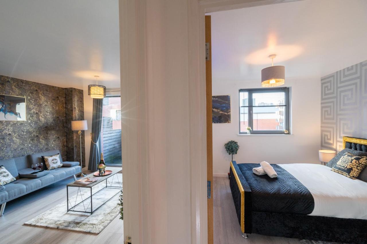 Caliber Stays Birmingham Bliss - Medusa Suite Apartments - Central 2-Bed Retreat - City Attractions, Sleeps 4, Free Netflix, Nearby Parking & Close Proximity - Bullring, Grand Central, The Cube - 5 Minutes Walk Exterior foto